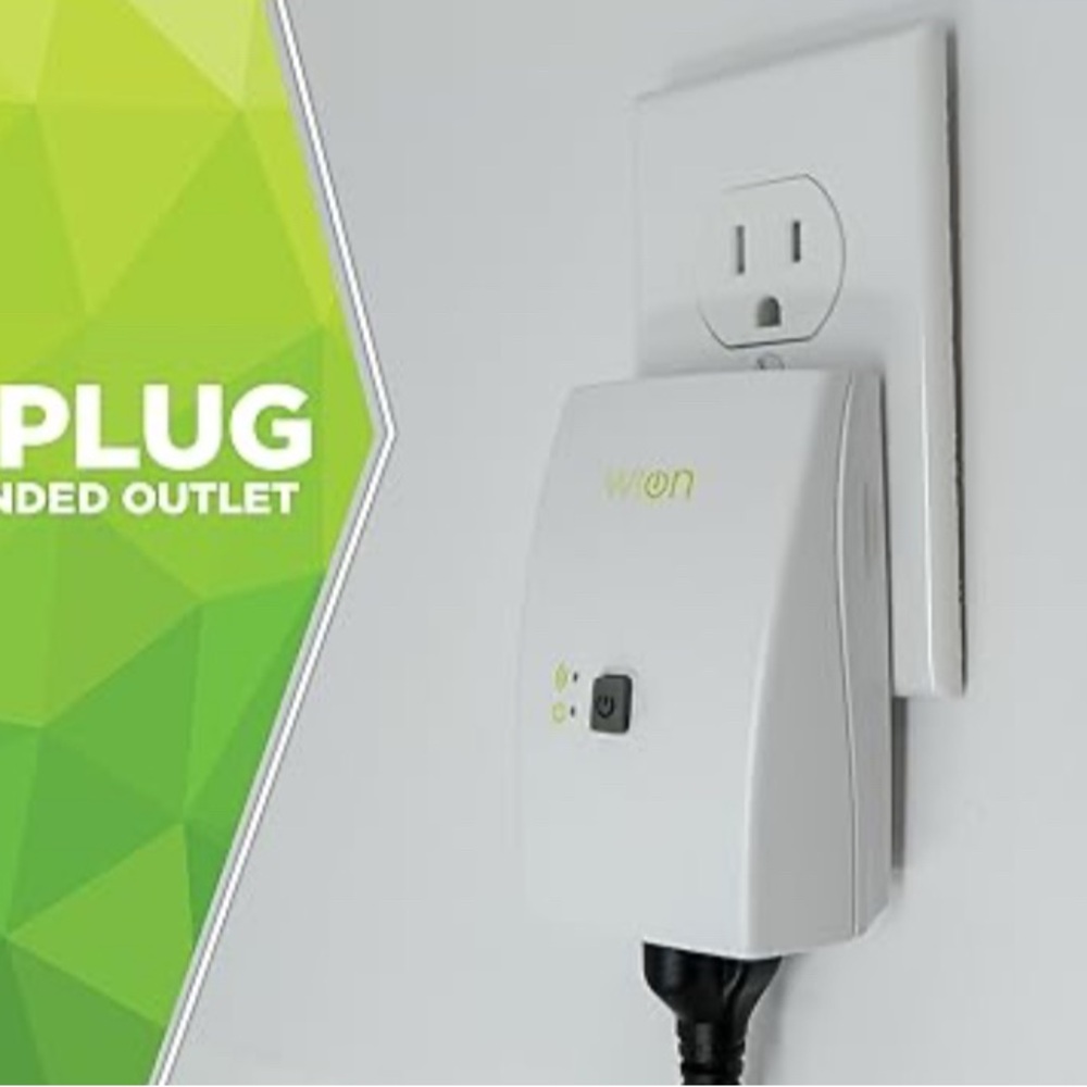 White Smart Plug - Picture 2 of 9